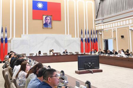 2026年5月13日行政院副院長鄭麗君主持行政院消費者保護會 _1_.jpg