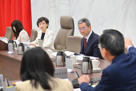 2026年5月13日行政院副院長鄭麗君主持行政院消費者保護會.jpg